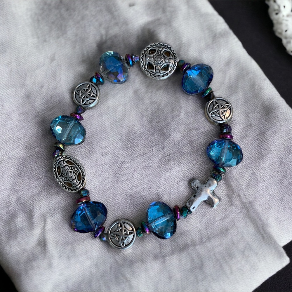 Celtic crosses stretchy bracelet. NWT